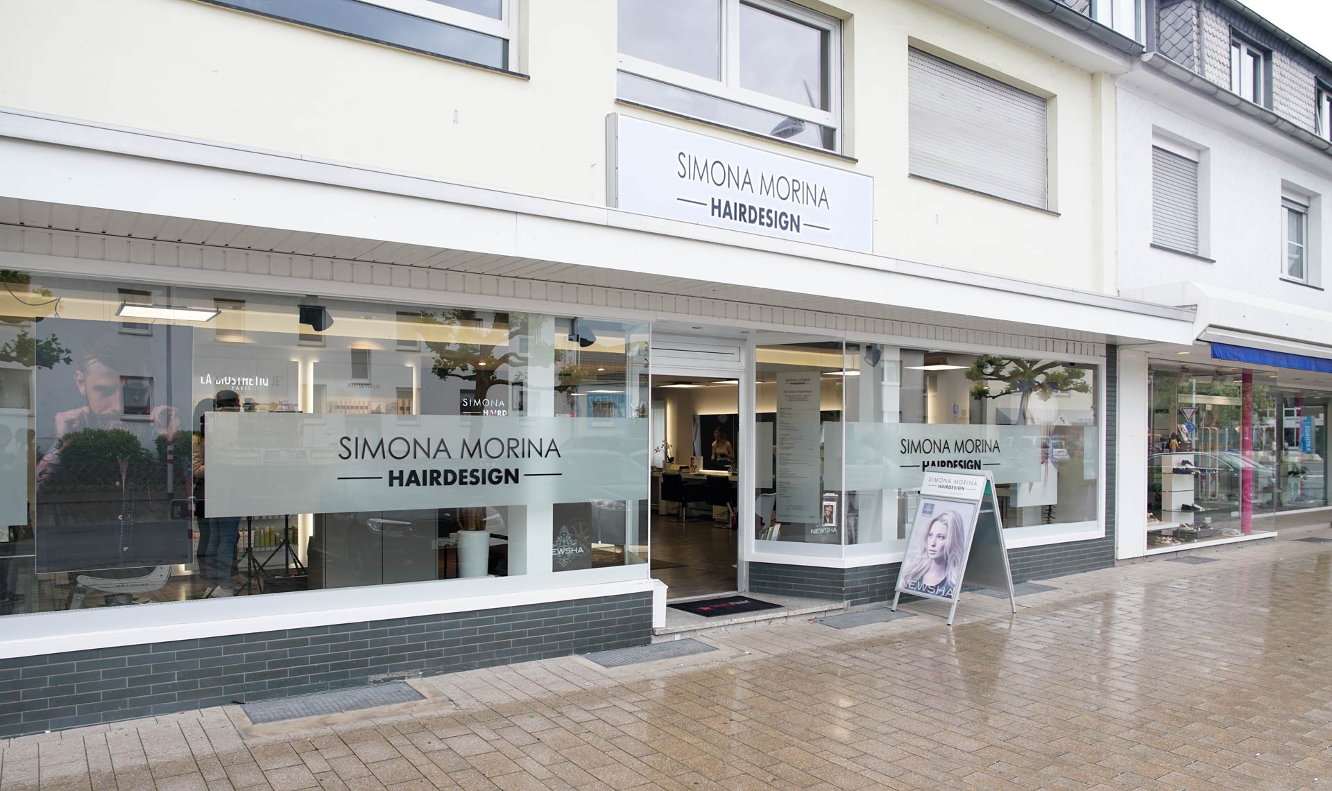 Ladenfront von Simona Morina Hairdesign an der Krischerstraße in Monheim am Rhein